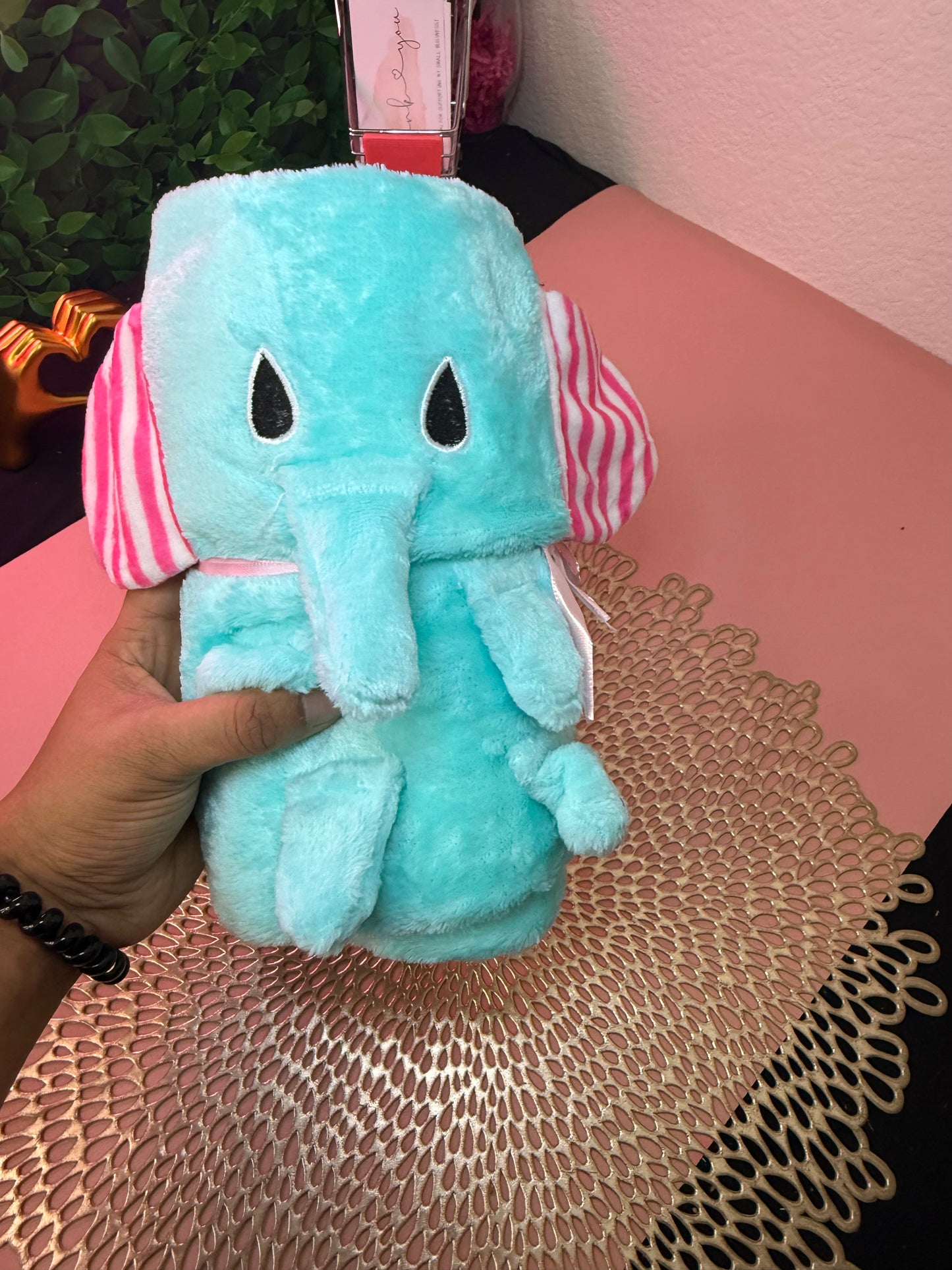 🐾 Cozy Up with the Cutest Animal Lap Blankets 🐾